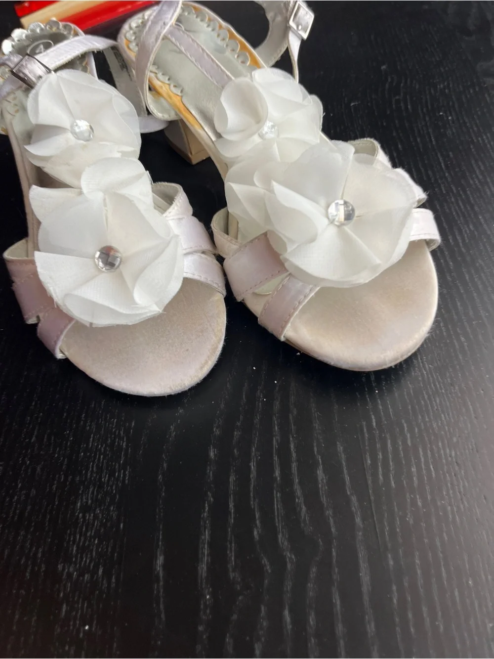 Cherokee White Faux Silk Flower Rhinestone Block Heel Sandals Dress Shoes Size 4